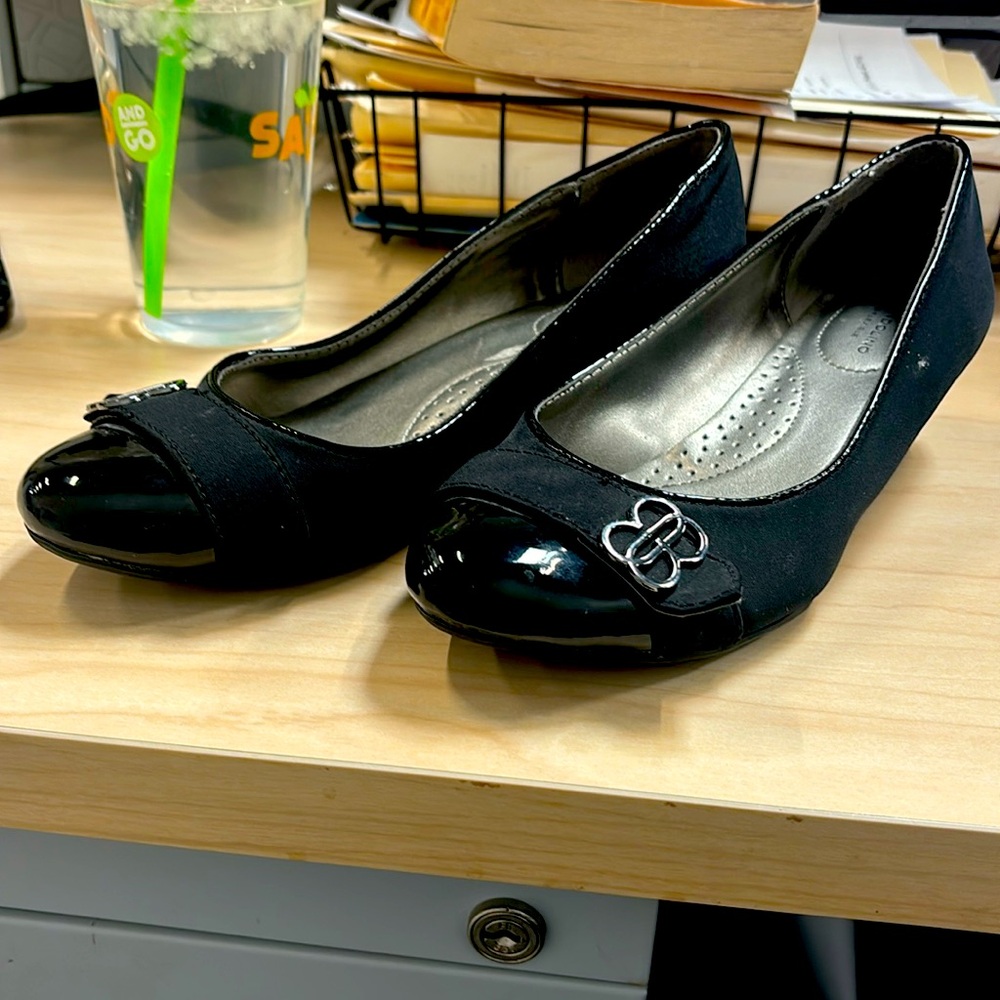 Bandolino women black shoes size 7 small heels